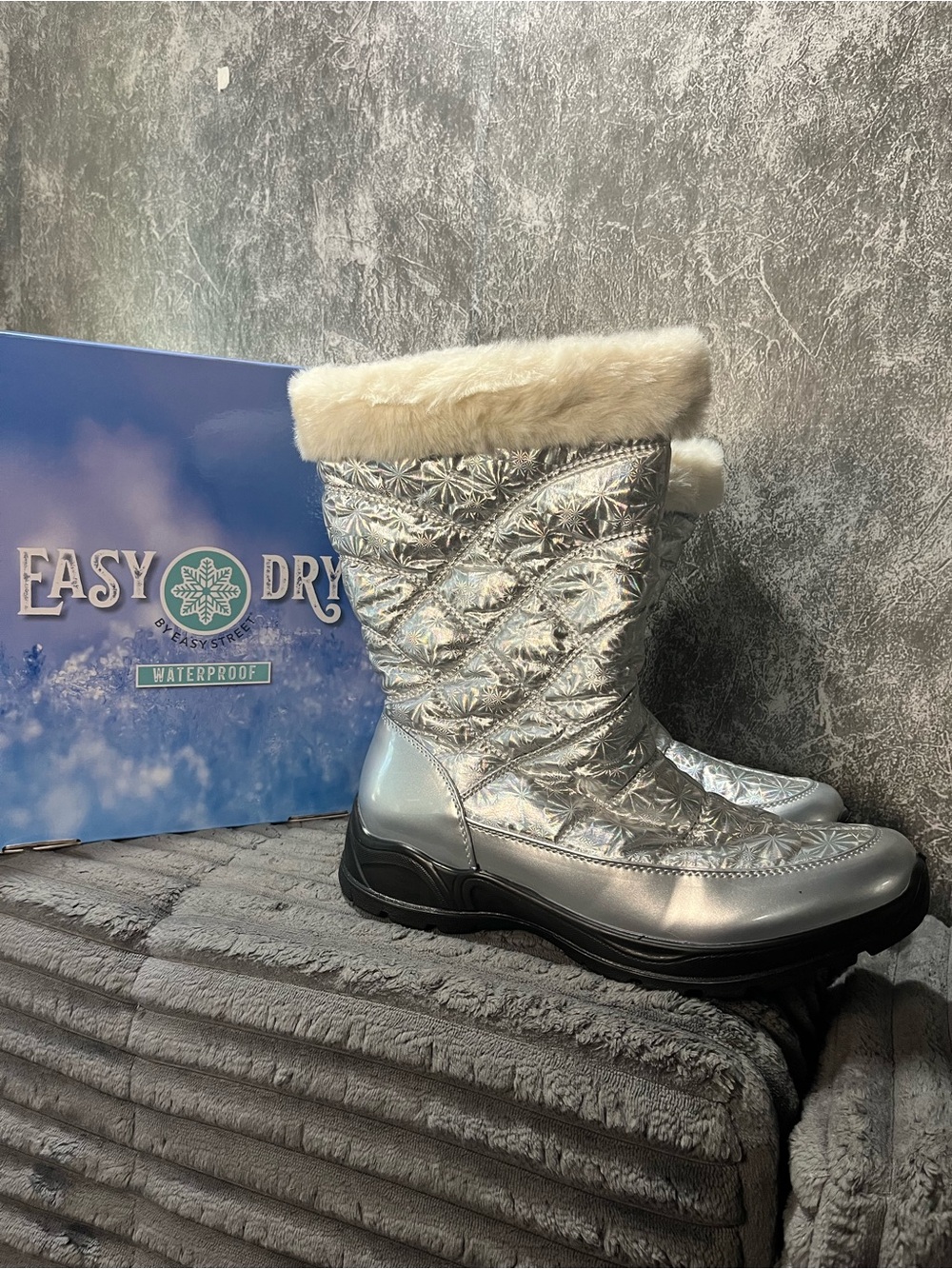 Easy Street Silver Quilted Faux-Fur Winter Boots for Women new 9